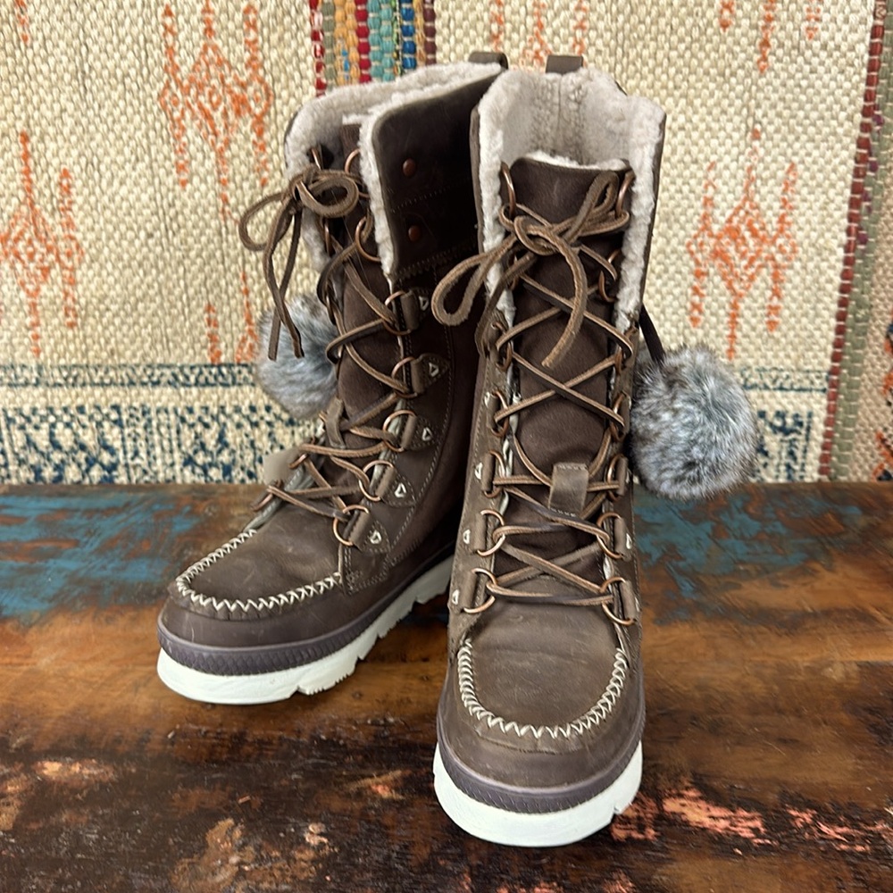 Manitobah Pacific trail boots. New with tags from Sundance.